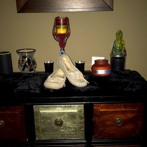 Used Minnetonka slippers With fabulous print